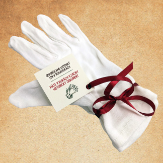 Biele rukavičky s príveskom